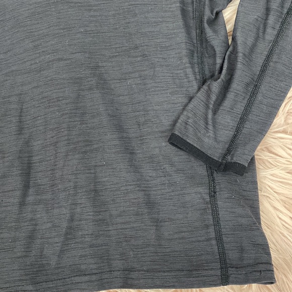 Old Navy active shirt - Picture 3 of 3